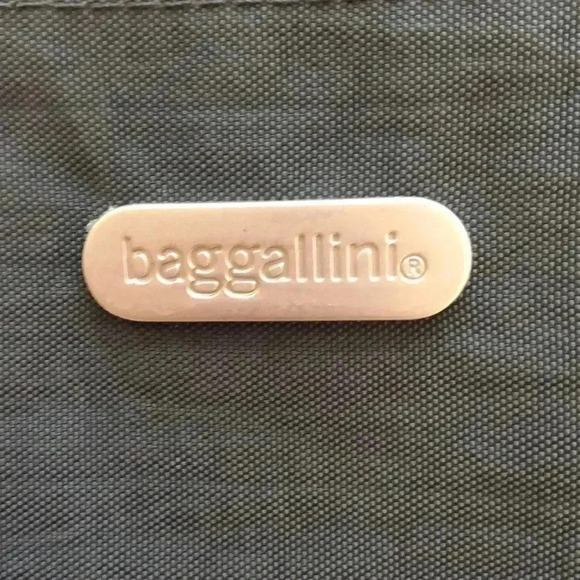 Baggallini crossbody bag. - Picture 2 of 6